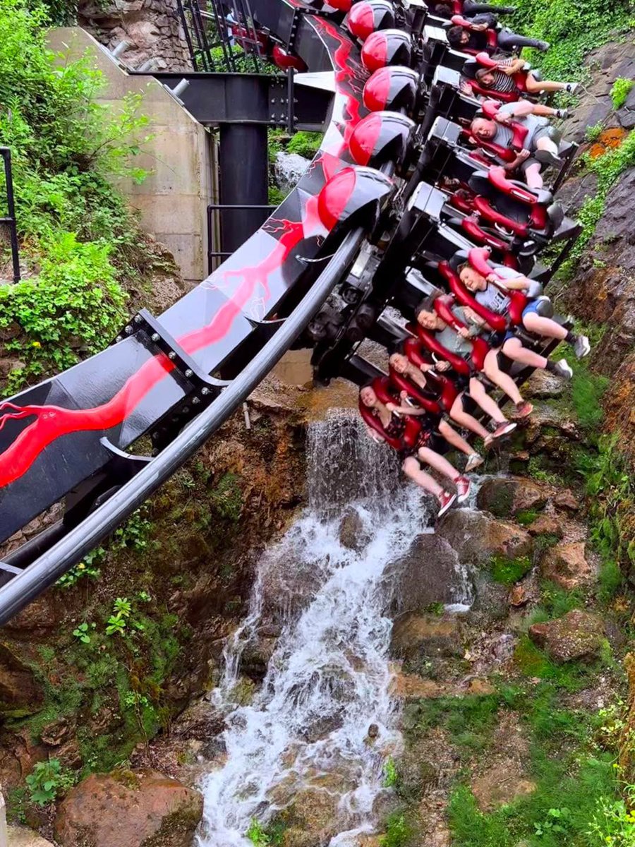 ThemeParkWW's tweet photo. Are you planning a summer holidays trip to Alton Towers? ☀️ 

Come and join me for a brand new action packed vlog from the UK’s biggest theme park 🎢 

I share all of the latest updates and top tips for visiting the park this August! 

Watch HERE 👉 https://t.co/wx5VMoGowC https://t.co/3ygdH60Ntm