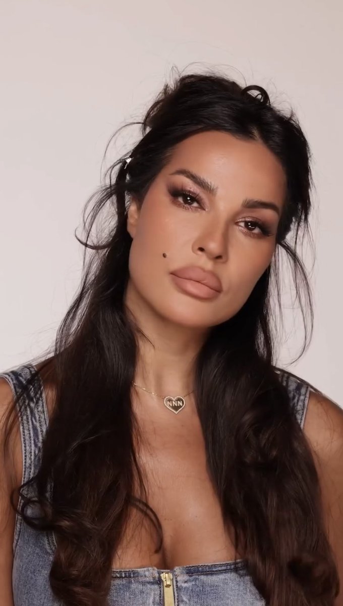 shrouq_no's tweet photo. جمالك وجمال الميكب حاجة ماحصلتش 😍🔥
@nadinenjeim | #نادين_نسيب_نجيم https://t.co/RU8g8OEit4