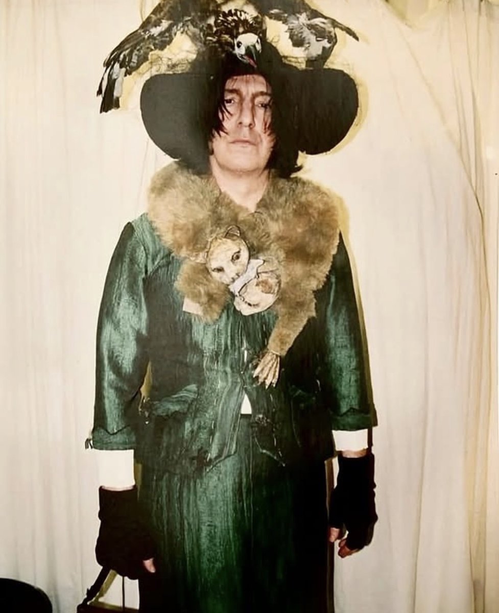 TheDailyHPotter's tweet photo. Unseen shots of Alan Rickman from Prisoner of Azkaban 👀 https://t.co/iFbkkZm703