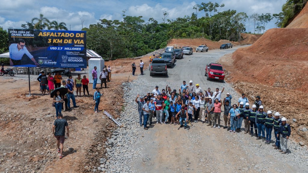 AmazoniaEc's tweet photo. 📍 Orellana 

🚧 Entregamos 2.7 millones de dólares para dar inicio al asfaltado de la parroquia El Dorado, en la provincia de Orellana. Gracias al liderazgo del presidente Daniel Noboa  Azin, las obras llegan a todos los rincones del país.
#lanuevamazonia
#Amazonia
#Orellana https://t.co/UIhehpmhNH