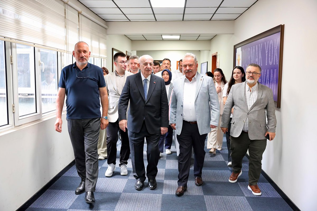 YilmazKATMER's tweet photo. Kıymetli hemşehrilerim,

📍Bugün, Türkiye Büyük Millet Meclisi (TBMM) 27. Başkanı İsmail Kahraman’ı İl Başkanlığımızı ziyarette bulundu. Kendileriyle ülkemiz ve şehrimiz üzerine samimi bir sohbet gerçekleştirdik. Nazik ziyaretlerinden ötürü teşekkür ediyorum.

📍Ardından, İl Başkanlığımızda kıymetli vatandaşlarımızla bir araya geldim. Gün boyunca hemşehrilerimizin talep, öneri ve düşüncelerini dinleyerek istişarelerde bulunduk.

📍 Kaçkar TV ortakları’ndan Mustafa Yılmaz’ın annesi Merhum Menfure Yılmaz’ın Pekmezli Köyümüzde düzenlenen cenaze merasimine katılarak son görevimizi yerine getirdik. Merhuma Allah’tan rahmet; ailesine, yakınlarına ve sevenlerine sabır ve başsağlığı diliyorum.