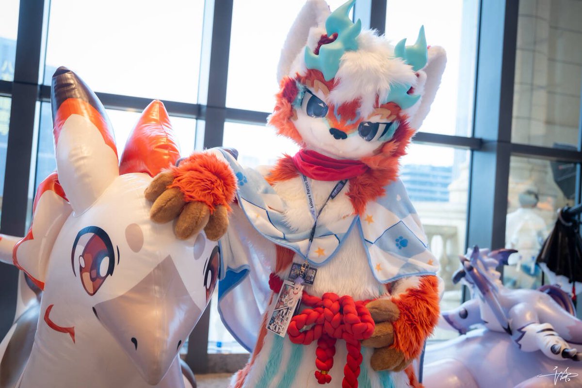 LemonMigo's tweet photo. #FursuitFriday 

哒哒哒！

📷：@Lokin983429 https://t.co/DOaaYaMyLw
