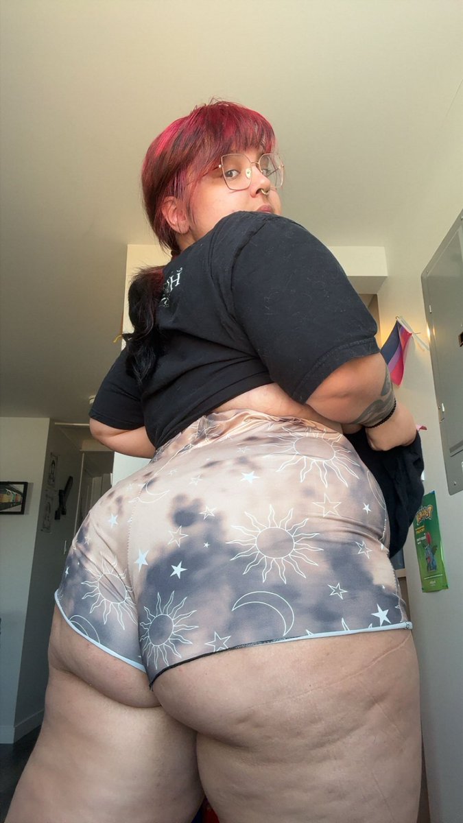 uluvv3nus's tweet photo. Late wagon Wednesday post 🍑 

Good afternoon. I hit my goal yesterday yay! My goal today is 50$. 💵 

WHAT I OFFER: 🫵

* 18$ paid priv twt
* 35% off onlyfans 
* 5-10$ fansly
* menu, customs, and premades available

Cum buy from v and enjoy!! 🦋 https://t.co/N6I7RUgxXn