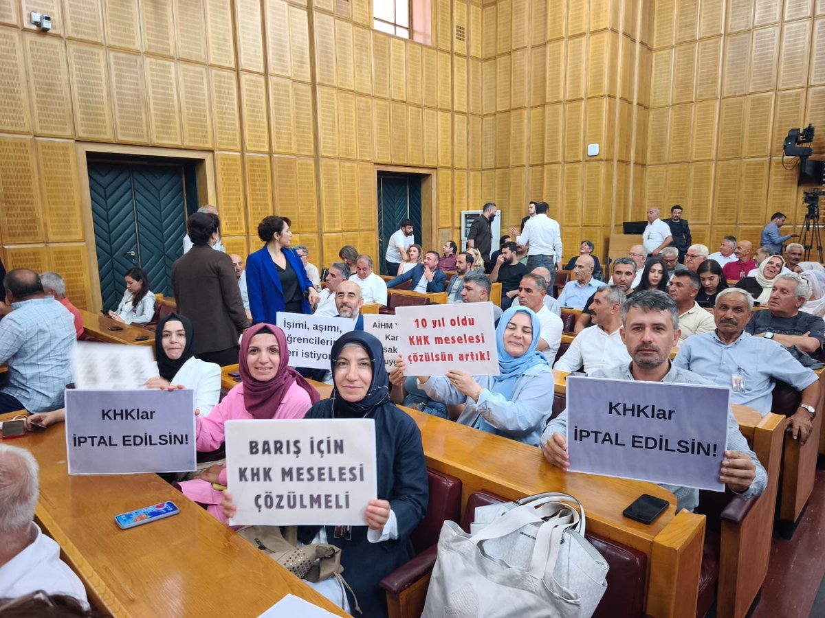 KONYA_KHK_4242's tweet photo. Beş hukuk profösöründen ortak mütalaa;👇👇

"AİHM Yalçınkaya ve Yasak kararları ışığında terör örgütü üyeliği yargılamaları yeniden değerlendirilmeli"

Meclise çağrımız; AİHM kararları acilen uygulanmalıdır.

#MecliseÇağrı

@LeventisMG 
@avhaticeyldz 
@AdemSozuer 
@izzetoezgenc https://t.co/pLkUYiGeJm