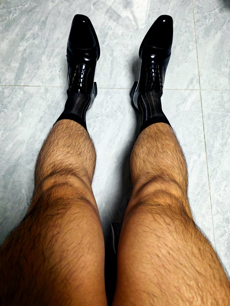 Sssww030656171's tweet photo. 爷的粗毛腿皮鞋丝袜锦纶 让你发骚成无脑gooner贱狗是不是？来舔干净服侍服侍好爹 #皮鞋丝袜 #sheersock #hairylegs https://t.co/jtcixfGgy3