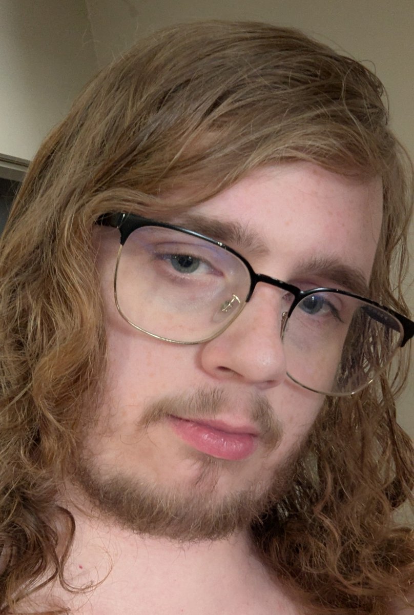 Bowblax's tweet photo. Picture from September when I started HRT to one from yesterday, 11 months later 🏳️‍⚧️ https://t.co/Nb8dueKYpG