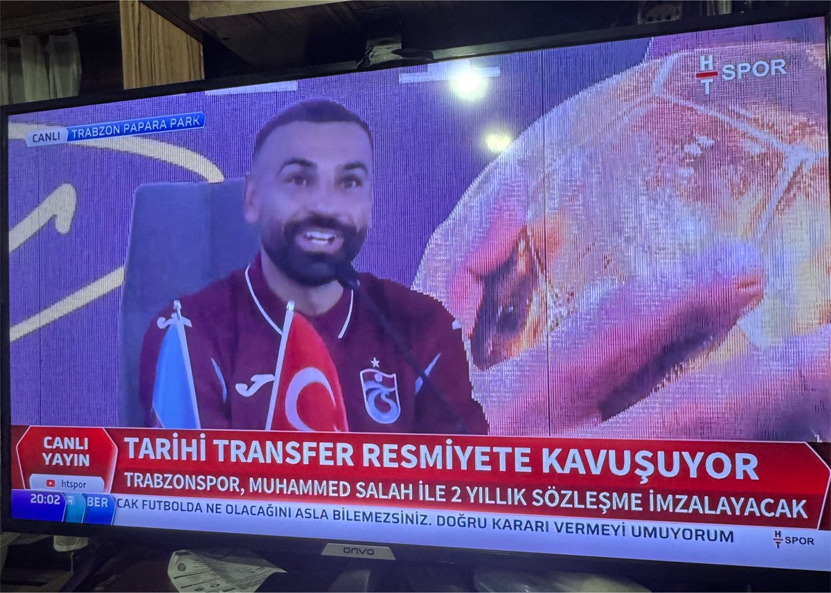 MrGkhn61's tweet photo. Bu arada @HTSpor sana helal olsun. 2 gündür Trabzonspor TV gibi yayın yaptın, her konuşulan göğsümüzü kabarttı. 3 kulübün hegemonyasından çıkamayan diğer rezil kanallarda ibret alsın. Dünyaya ülkemizin tanıtımını yapan @Trabzonspor a çok şeyler borçlusunuz https://t.co/CdhdNTyJyi
