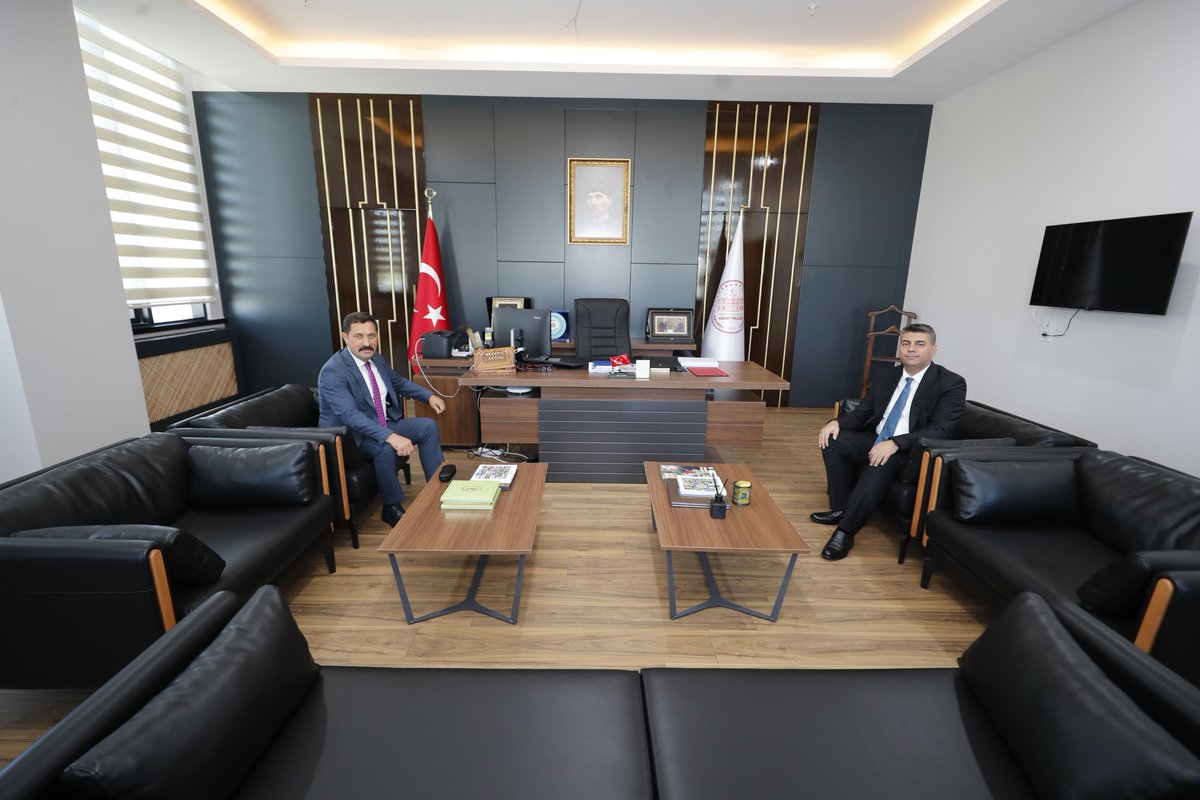 AktanNecati's tweet photo. Tarihin, kültürün ve kadim medeniyetlerin harmanlandığı Hatay’ımızda, vali yardımcılığı görevimiz vesilesiyle bizleri ziyaret eden Valimiz Sayın Mustafa Masatlı'ya nazik ziyaretleri ve yeni görevimize ilişkin iyi dilek ve temennileri için şükranlarımı sunuyorum.

Bu kadim topraklara hak ettiği itinayla hizmet etmek en büyük gayemizdir.

@MustafaMasatli
