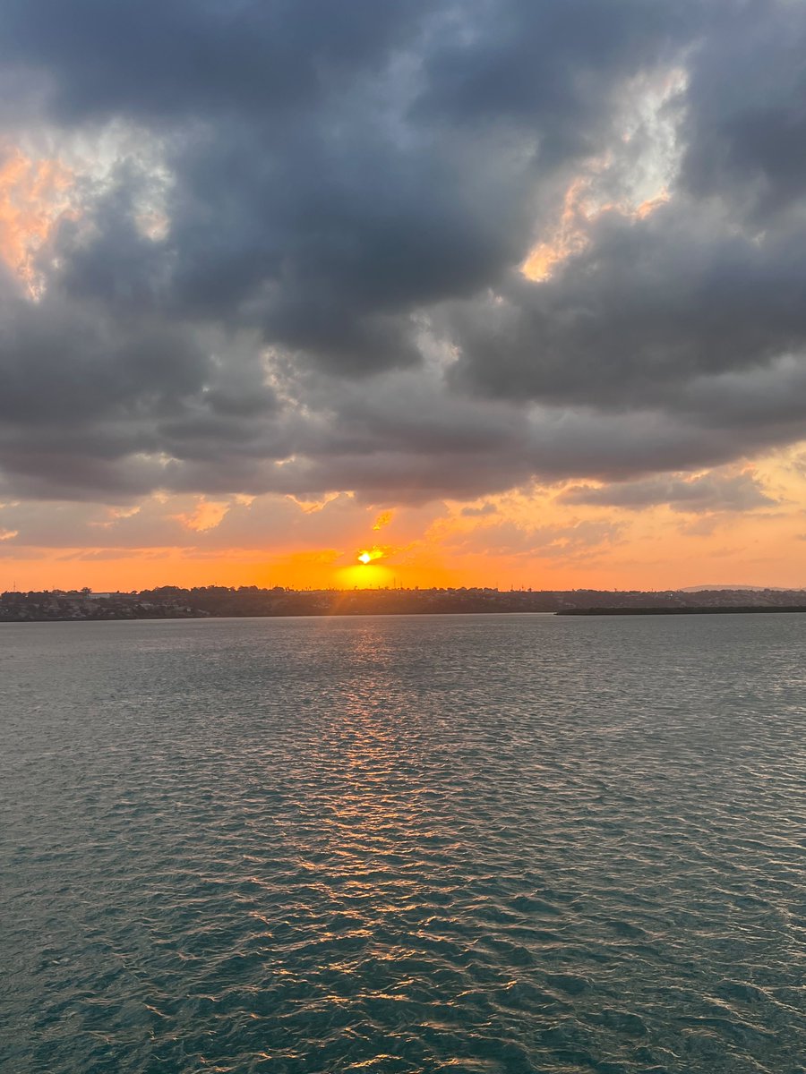 Playboikim's tweet photo. 🌅 https://t.co/oQHawcA78c