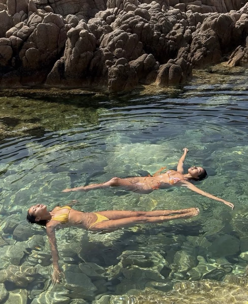 lassybees's tweet photo. chill summer days https://t.co/SmoQgxZnHJ
