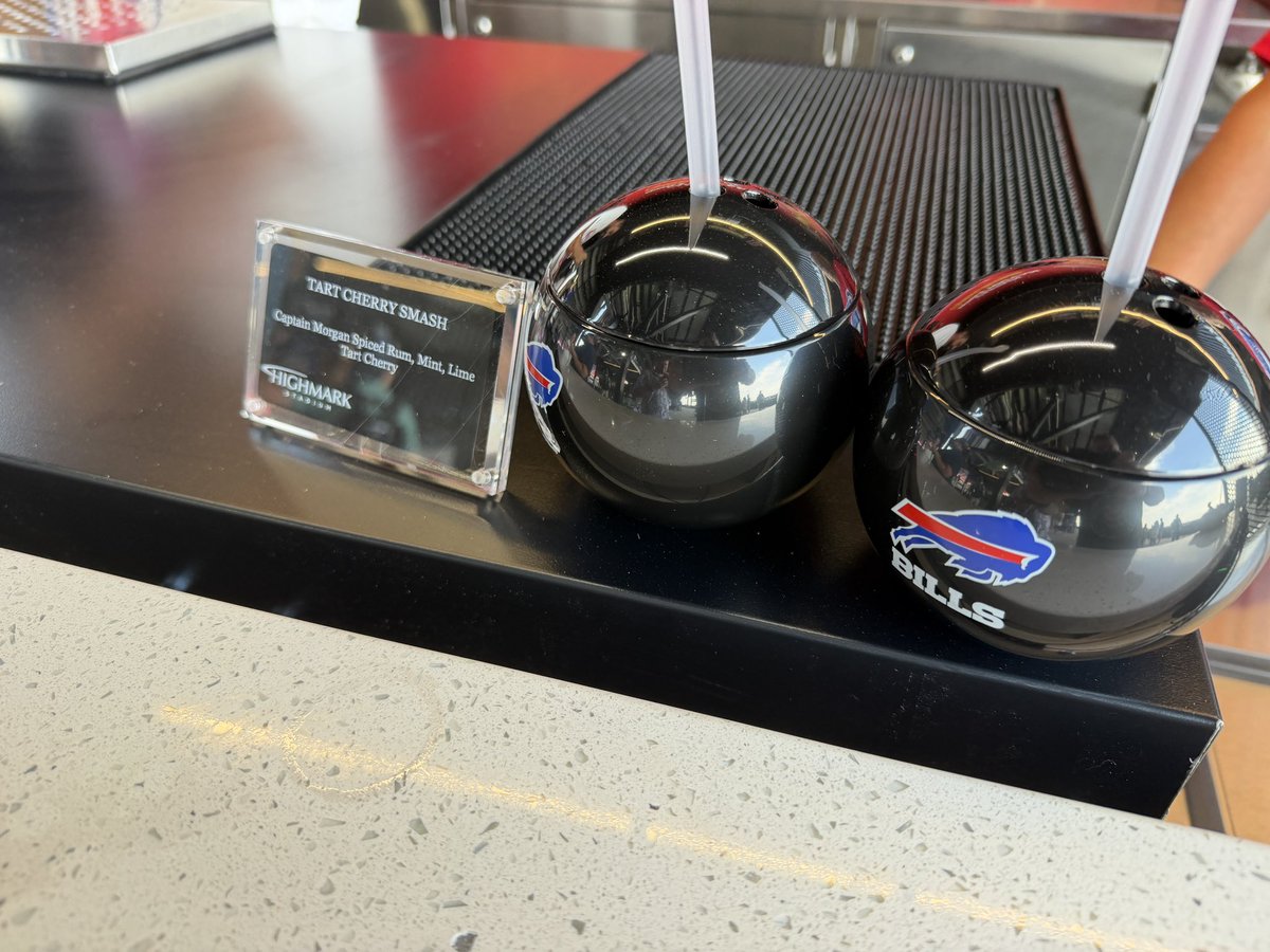 DelReid's tweet photo. Homage to @PintoTailgate in the new stadium 👀 #BillsMafia https://t.co/rfdKJBH5WH