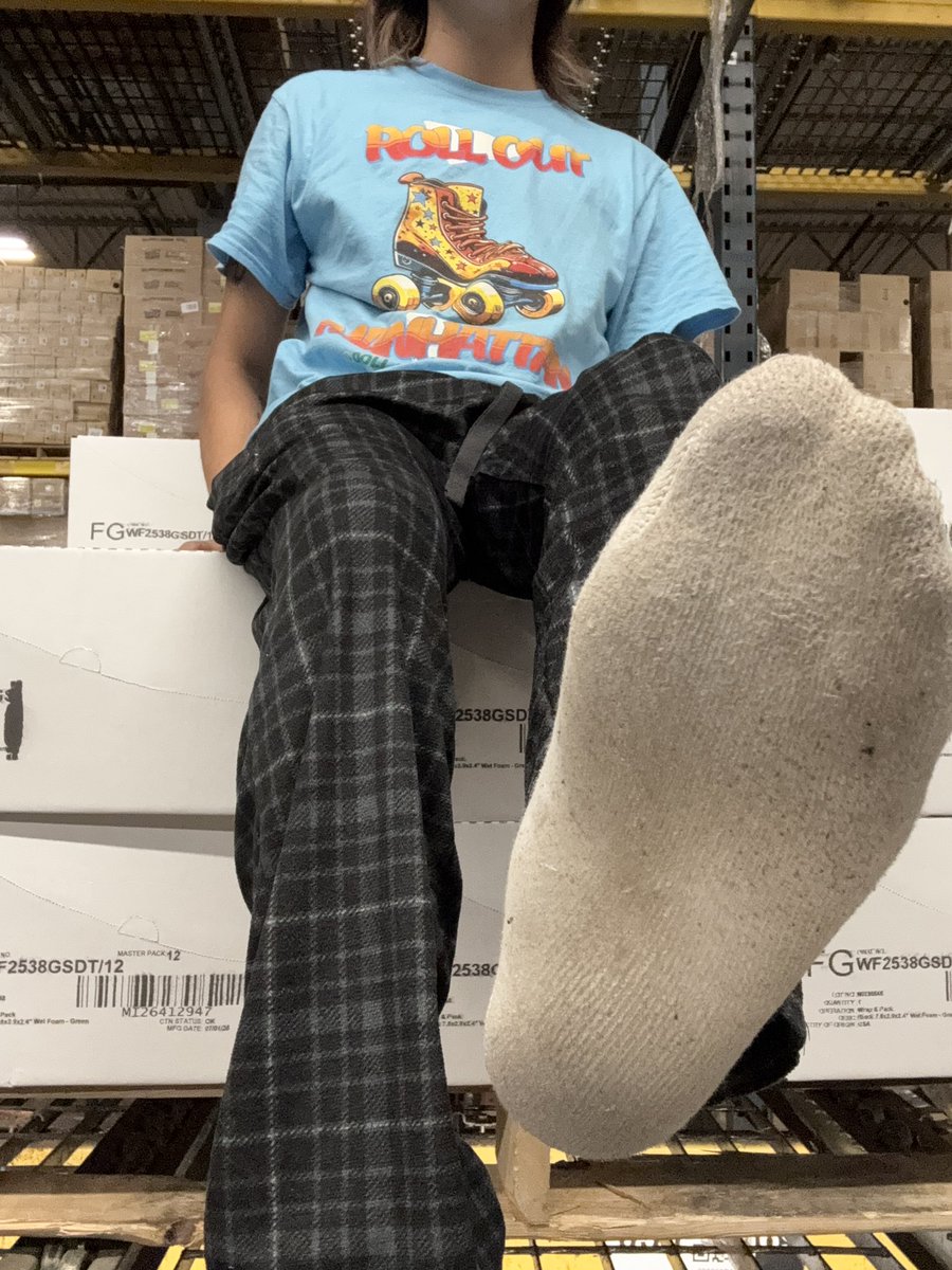EvilTwink01's tweet photo. Work socks😮‍💨 
#whitesocks #socks #sweatysocks #dirtysocks #stinkysocks #boysocks #teensocks https://t.co/lyaioecA7o