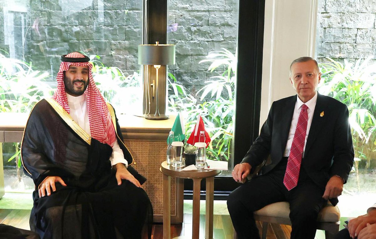 MarioNawfal's tweet photo. 🇹🇷🇸🇦🇵🇰 Three of the Muslim world's biggest players are quietly putting together their own bloc.

Erdogan reportedly flies into Saudi Arabia tomorrow to sit down with MBS and Pakistan's PM Sharif, who's already there on a three-day trip.

Here's why it matters. These three have spent nearly a year inching toward a joint defence pact, with Turkey trying to muscle into the mutual defence deal Saudi and Pakistan signed last September.

Everyone brings something: Saudi cash, Turkish drones and defence tech, and Pakistan's nukes, the only ones in the Muslim world. 

Put it together and it starts to look like a bloc that doesn't answer to Washington or Beijing.

A quiet three-way meeting like this is exactly where that kind of thing moves forward.

Source: @burhanduran / Writer: Daniyal