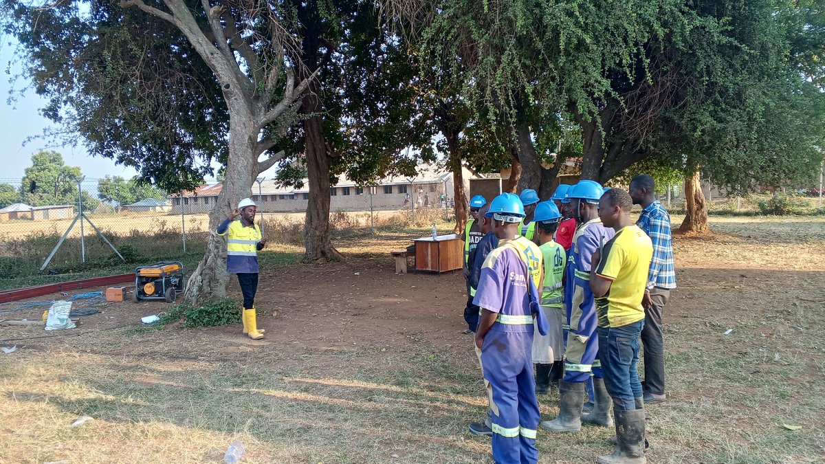 EngEmmanuelT's tweet photo. Toolbox talks are an easy way for foremen and supervisors to supplement the OSHA training efforts of their company or organization, and to keep safety front and center in their workers’ minds. https://t.co/fG8LebNvcj