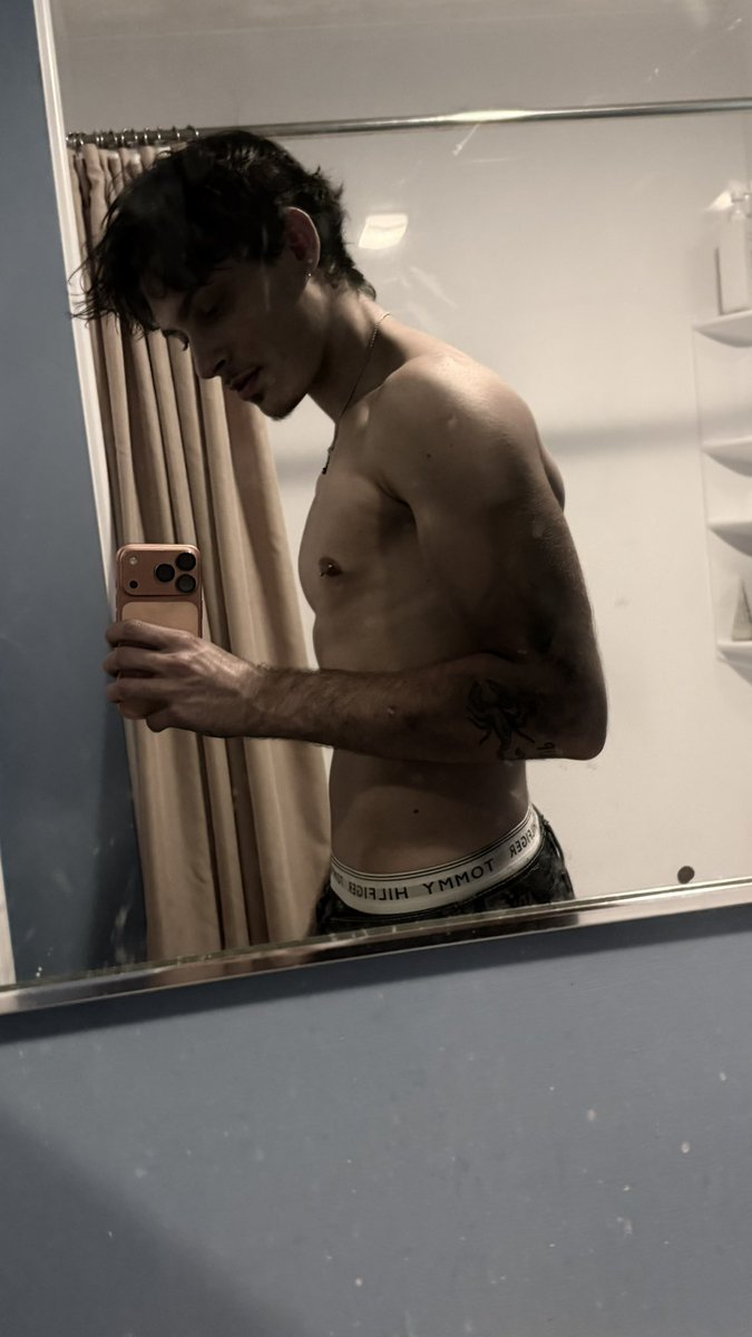 auschiarelli's tweet photo. been under my car and handling chats, ill get more content on here soon for you guys <3 https://t.co/YGXPCelKZh