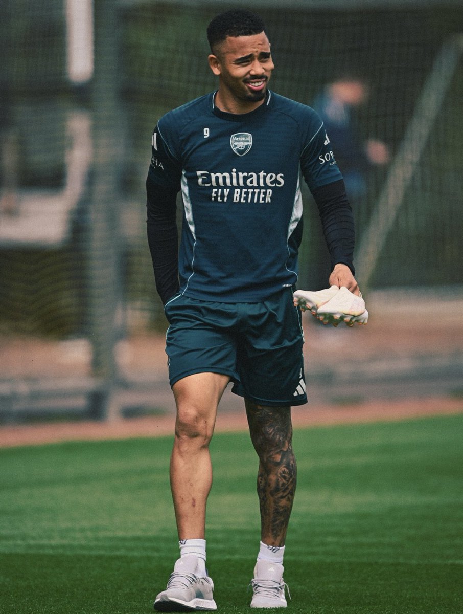 futebol_info's tweet photo. Arsenal quer pelo menos 20 milhões de euros (R$ 118 milhões) para vender Gabriel Jesus.

O Napoli tem interesse na contratação, e o atacante considera uma ótima possibilidade.

Gabriel Jesus tem 123 jogos pelo Arsenal, com 32 gols e 18 assistências.

🗞️ @geglobo | @fredgomes1985
📸 Arsenal
