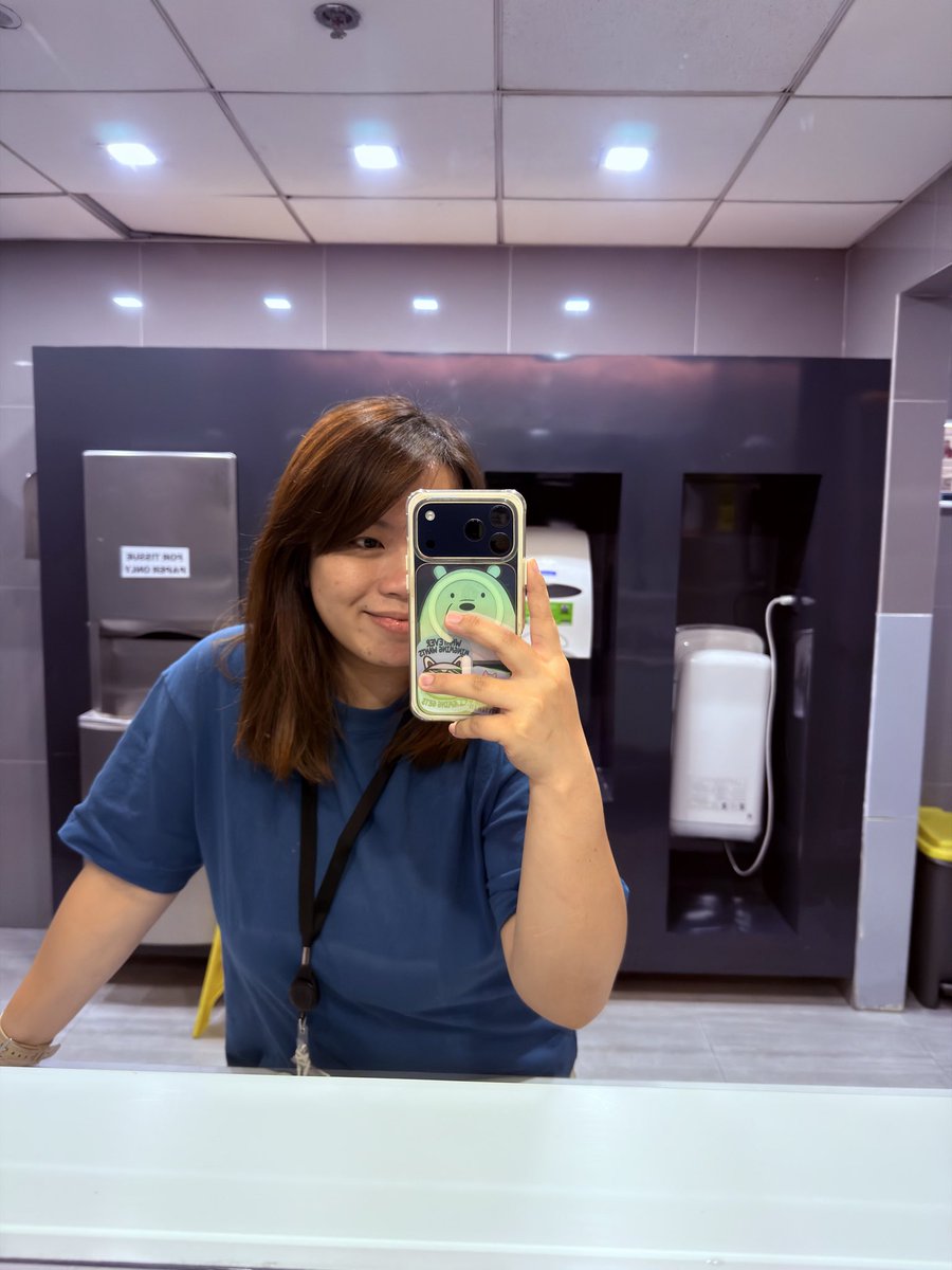 tepanks's tweet photo. She can smile after all.. I guess 🙂‍↔️ https://t.co/laizIGMOp9