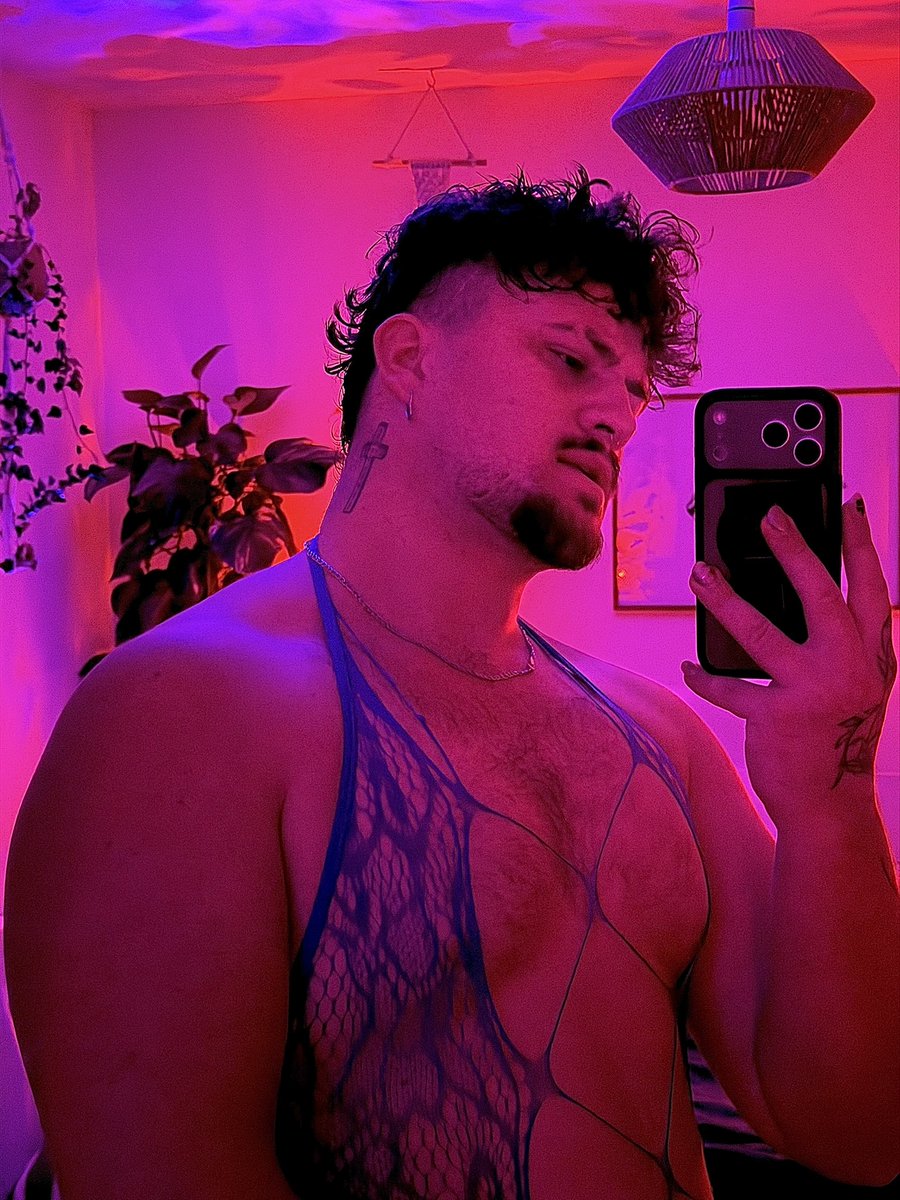maxcharlesalt's tweet photo. Just a big himbo 😌 https://t.co/ZbOi7tD4qH