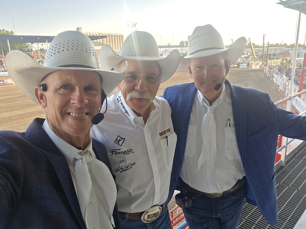 CoryWall4's tweet photo. 5 rodeos in 5 weeks. 3 down, 2 to go!
#prorodeo
#bestcrewinprorodeo https://t.co/RxW39z6xwk