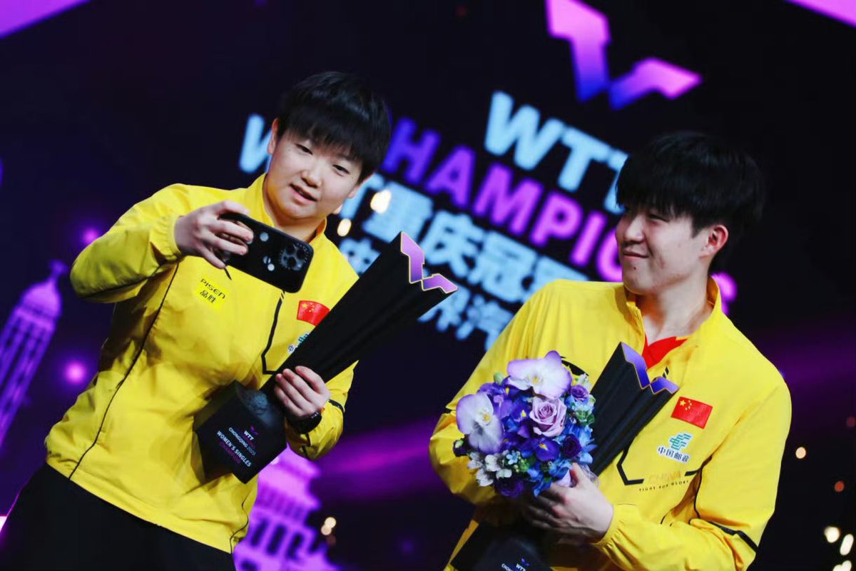 sunhope_m's tweet photo. ฉงชิ่งจะไม่หวานได้ไง ดูสายตาที่พี่ฉู่ชินมองพี่น้องซาคนสวยขาของเค้าซะก่อน!! รักมากอ่ะบอกเลย!!!!!!

#ฉงชิ่งหวานมาก https://t.co/TbclWkyERZ