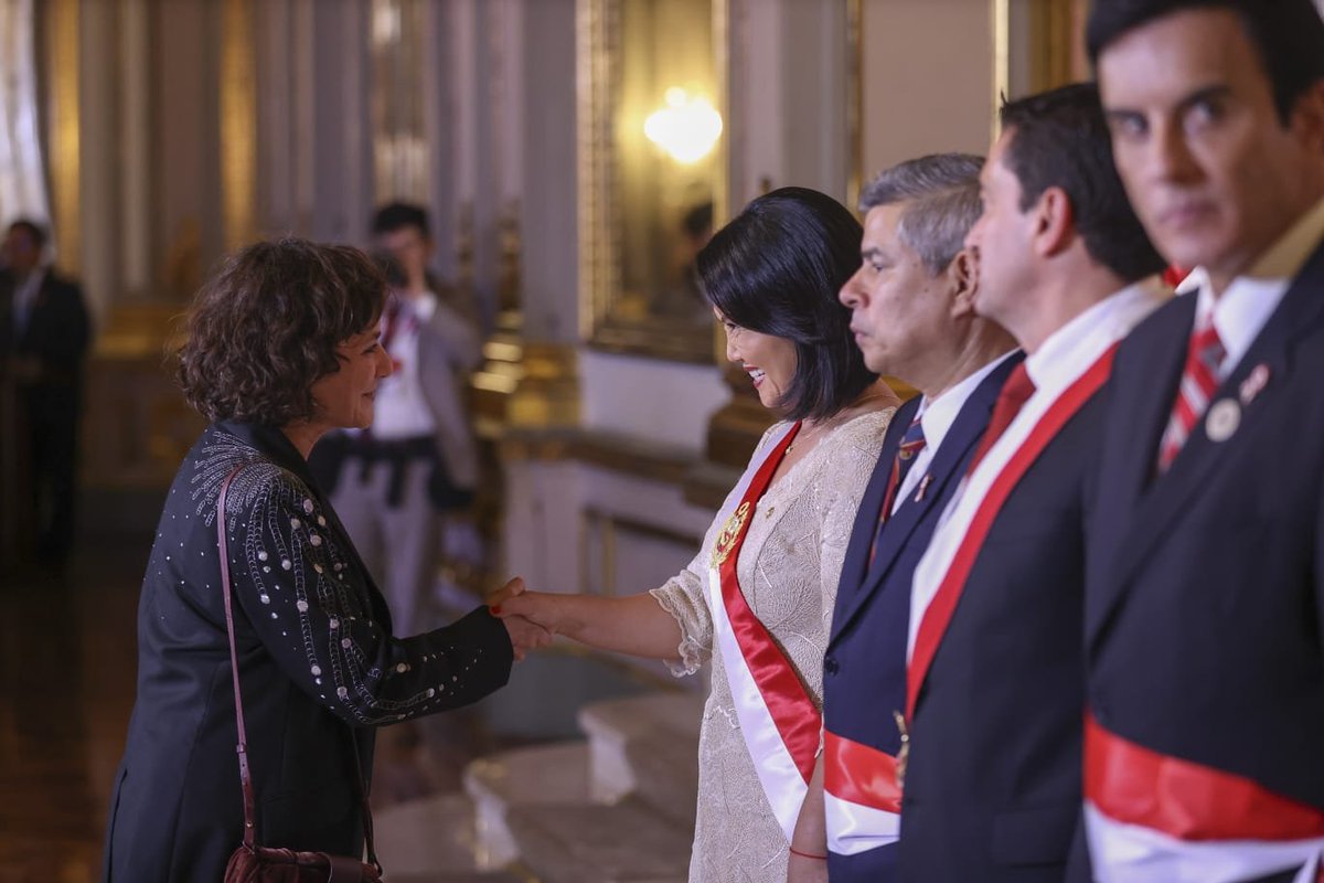 MarianaFaoPeru's tweet photo. Tuve el honor de participar en el saludo del cuerpo diplomático a la presidenta de la República del Perú @KeikoFujimori Desde la FAO renovamos nuestro compromiso de seguir trabajando junto al país por sistemas agroalimentarios más eficientes, inclusivos, resilientes y sostenibles https://t.co/tC4L3EtsXs
