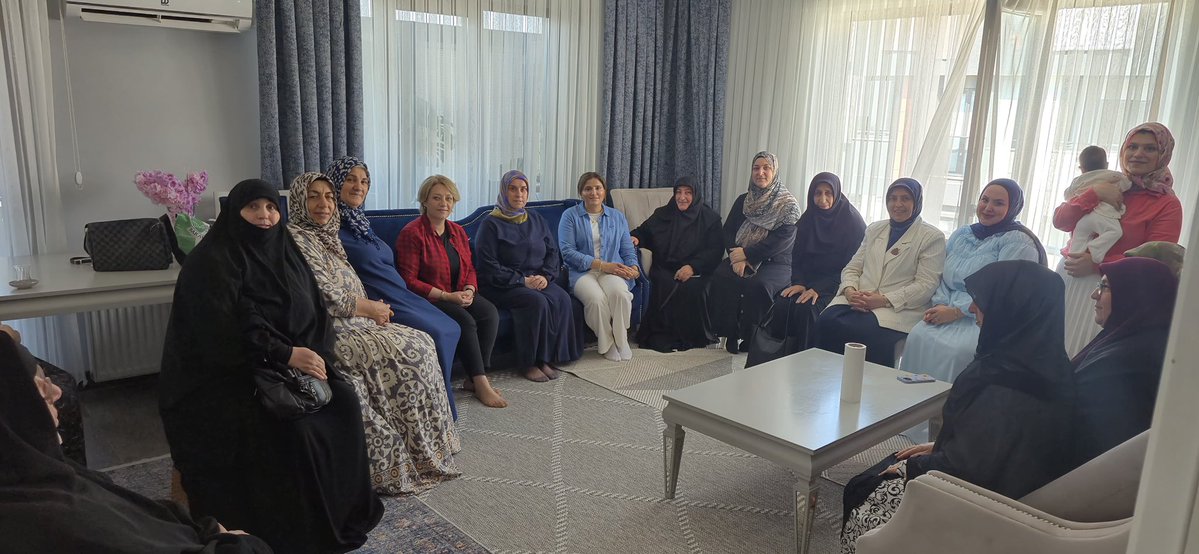 yyaseminozdemir's tweet photo. 📍#Darıca’dayız…

Emek Mahallesi

Bugün ilçe kadın kolları başkanım Sevgi Takan,ilçe başkanımızın eşi Derya Şakar ve belediye başkanımızın eşi Havva Bıyık ile birlikte Neşe Subaşı’nın hanesine misafir olduk.

Cumhurbaşkanımız,Genel Başkanımız Sayın @RTErdogan ‘ın selamlarını ilettik. Görüş,öneri ve taleplerini dinledik.

Misafirperverliği ve nazik ev sahipliği için Neşe hanıma gönülden teşekkür ediyorum.🥰💐

@Akparti 
@tugbaisikercan 
@AKKADINGM 
@akkadinkocaeli 
@sevgitakan 
@AkKadinDarica 
#akparti #kocaeli #darıca