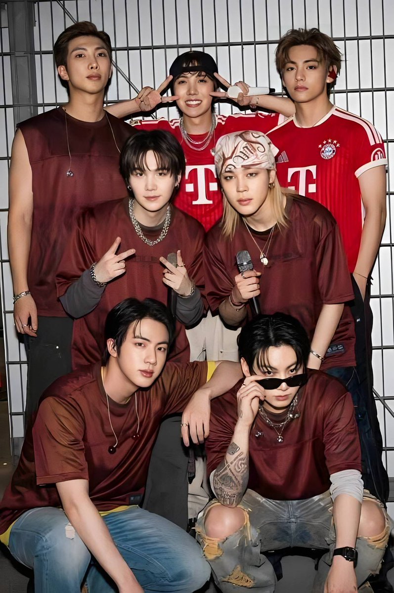 withjinkook's tweet photo. dress like bts: outfits inspirados em looks do bts para o show.  ── ★ a thread https://t.co/3N09tVEGnM