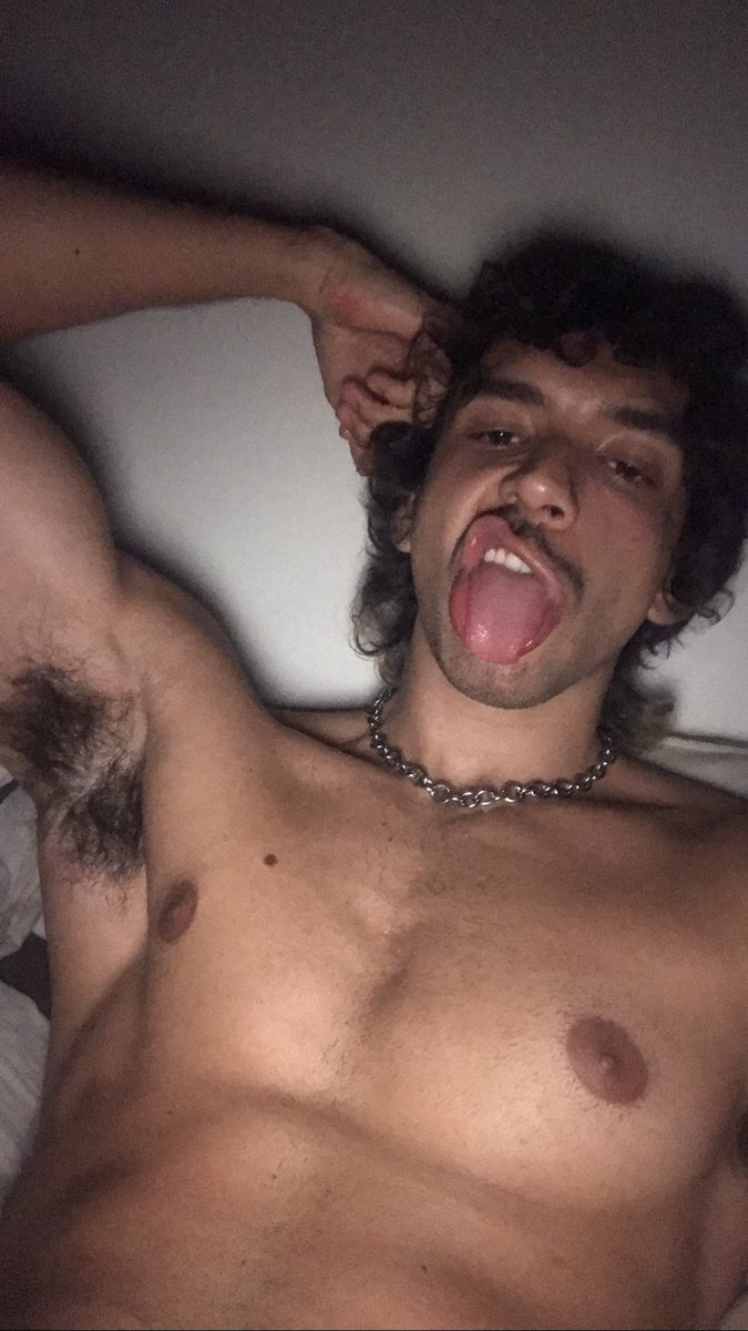 shortforbitch's tweet photo. Tongue out https://t.co/wGfQsBjxAv