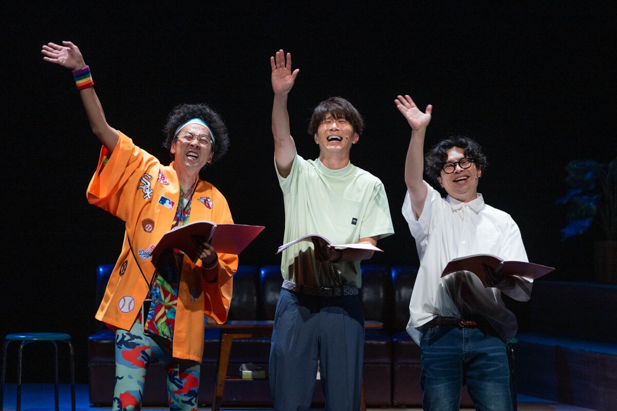 stage_natalie's tweet photo. 濵田崇裕・猪塚健太ら出演の朗読劇「たもつん」開幕、猪塚は勢いあまって台本壊す（舞台写真 / コメントあり）
https://t.co/Wr0DIND97y https://t.co/Ge3s2cYFZY