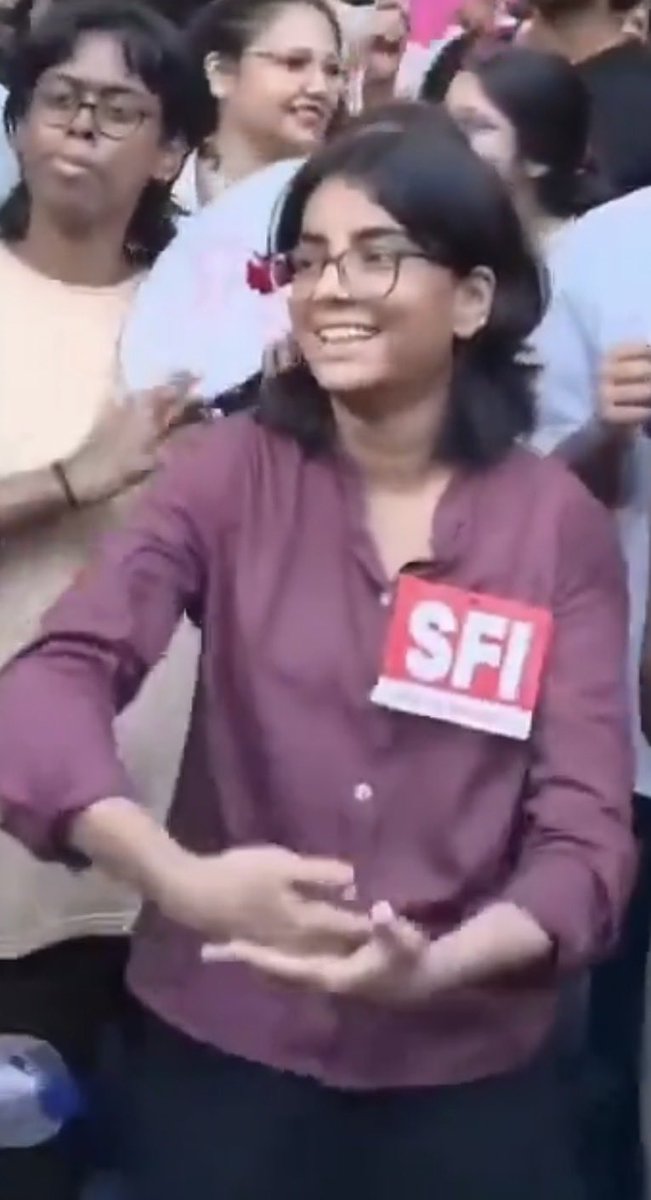 trulyhumanIST's tweet photo. This sweet innocent girl will haunt 
Modi forever 🤣
🐒 chota bandar… 
bal narendar bal narendar https://t.co/Vz0VTwfIbo