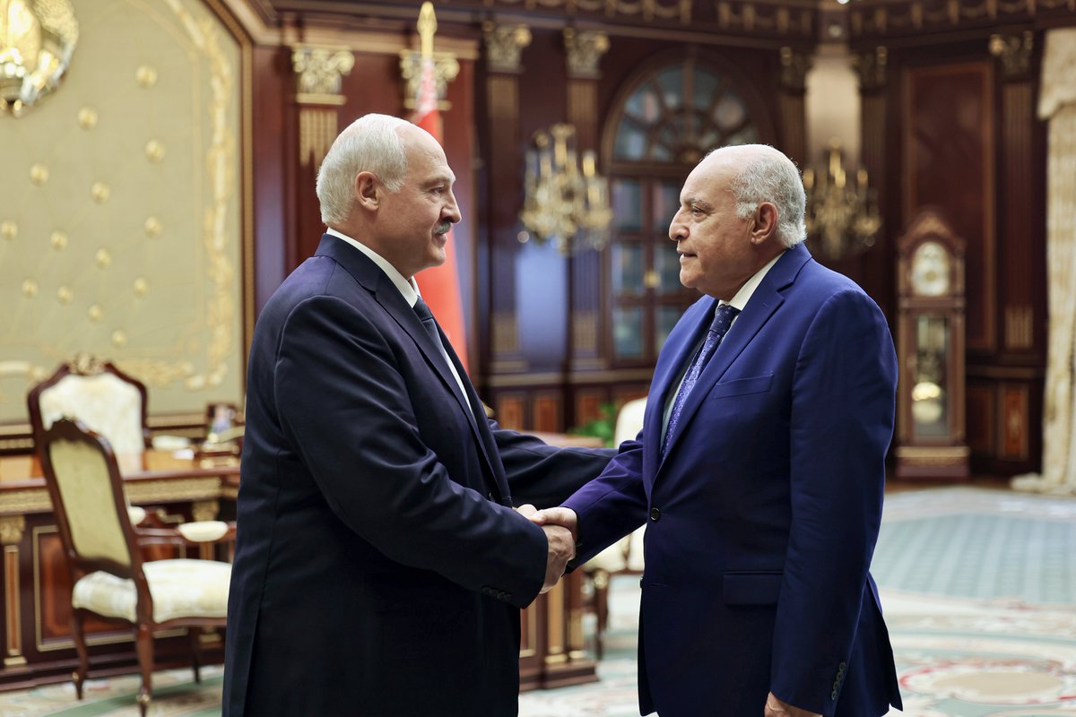 ambalgerieparis's tweet photo. À #Minsk, M. le Ministre d'État @AhmedAttaf_Dz 🇩🇿 a été reçu par le Président 🇧🇾, M. #AlexandreLoukachenko, &amp; la Présidente du Conseil de l'Assemblée Nationale, Mme Natalia Kochanova, et s'est entretenu avec son homologue du @BelarusMFA, M. #Maxim_Ryzhenkov.
#Algérie #Biélorussie https://t.co/PJyTs9dCMT