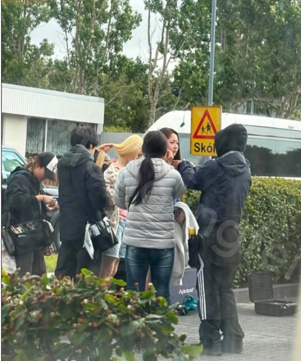 tuideimnida's tweet photo. TUIDE HAS BEEN SPOTTED FILMING FOR DEBUT IN ICELAND

#TUIDE #튜이드 https://t.co/RFfffivDac