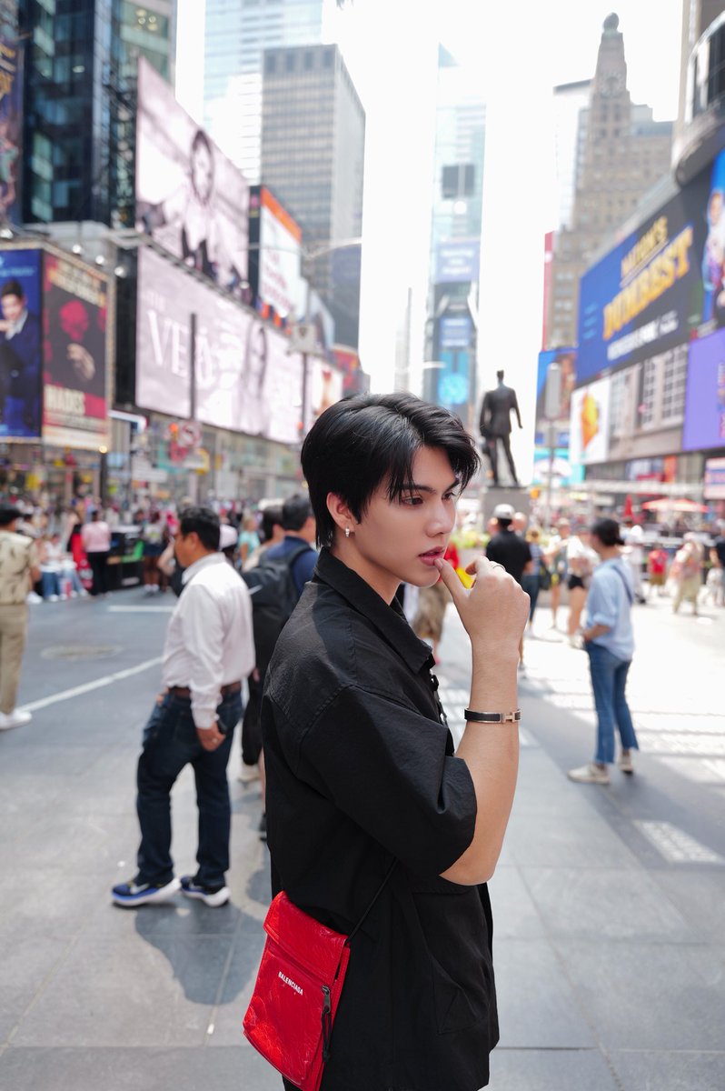 fort_fts's tweet photo. First time in Time square ❤️🗽

#FortFTS #ComeFortZon #BabyFeat https://t.co/olzvnIeN1m