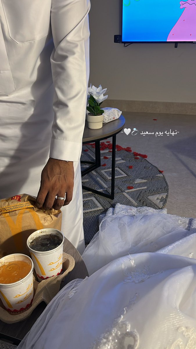 _so33_'s tweet photo. نهايه يوم سعيد 🩶💍. https://t.co/9huNjKZzKW
