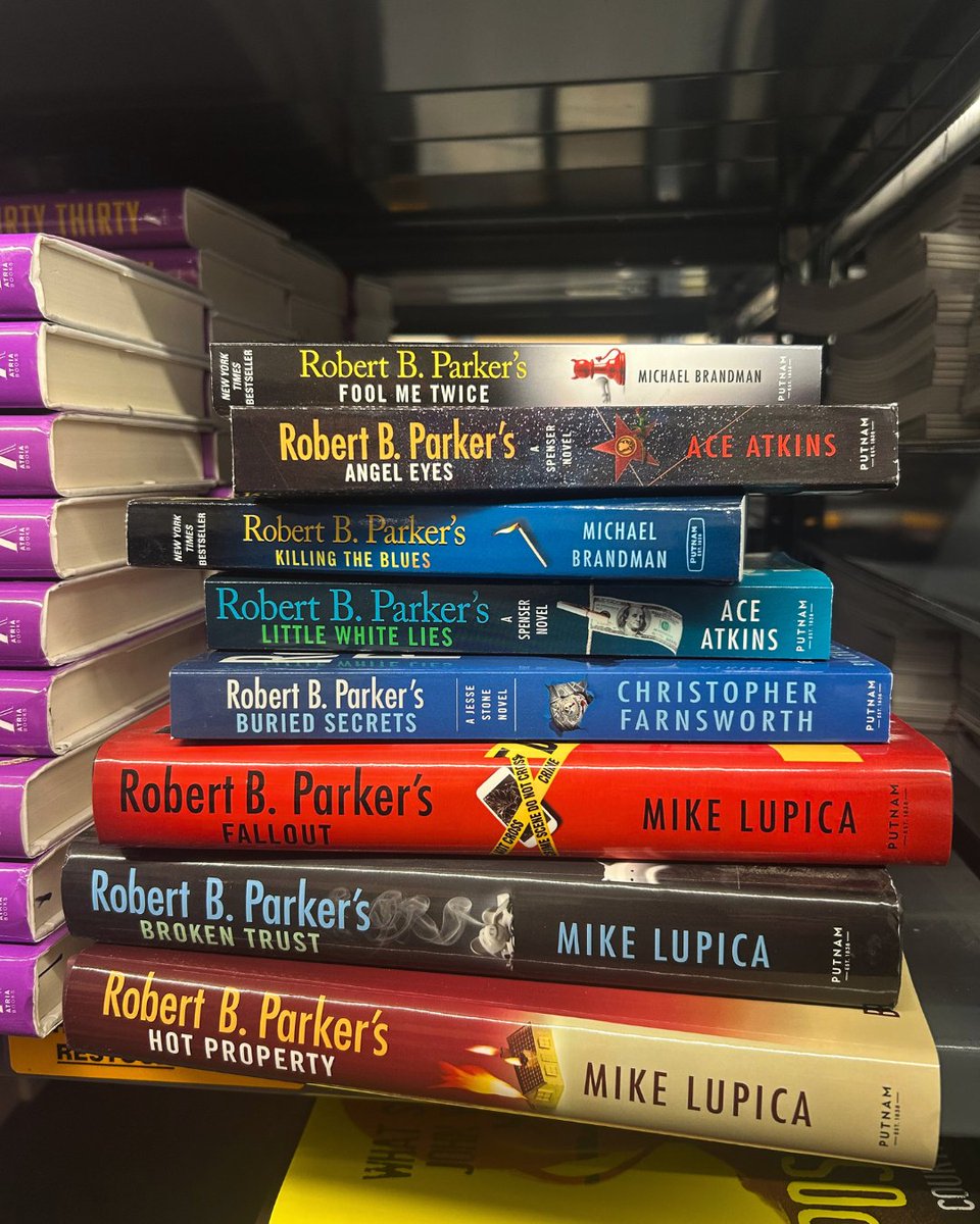 Hamilton_Book's tweet photo. If you are a Robert B. Parker fan this one is for you 🔍📚 A whole stack of his novels just waiting to find a new home. Have you read any of these? Drop your favorite in the comments!

#HamiltonBook #RobertBParker #MysteryBooks #BookTok #MikeLupica https://t.co/1a07qF6zl8