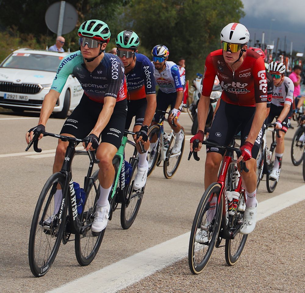 txirpial's tweet photo. Felix Gall gana en la tercera etapa de Vuelta a Burgos, instantáneas de la salida y algún tramo del recorrido. #VueltaABurgos #UCIProSeries #ProvinciaDeBurgos
@UCI_cycling https://t.co/tvL2OXqSbh