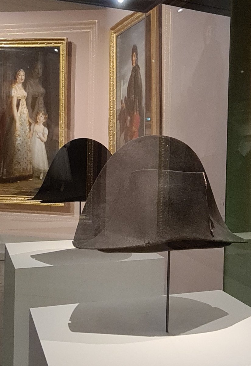 ArtsLe98222's tweet photo. Des #Bonaparte aux #Orléans, de #Naples au @CdeChantilly , la collection de la reine #CarolineMurat ET LE CHAPEAU DE #NAPOLEON  #napoleon1  https://t.co/DNaTgXvygM https://t.co/UHeHXSLL1I