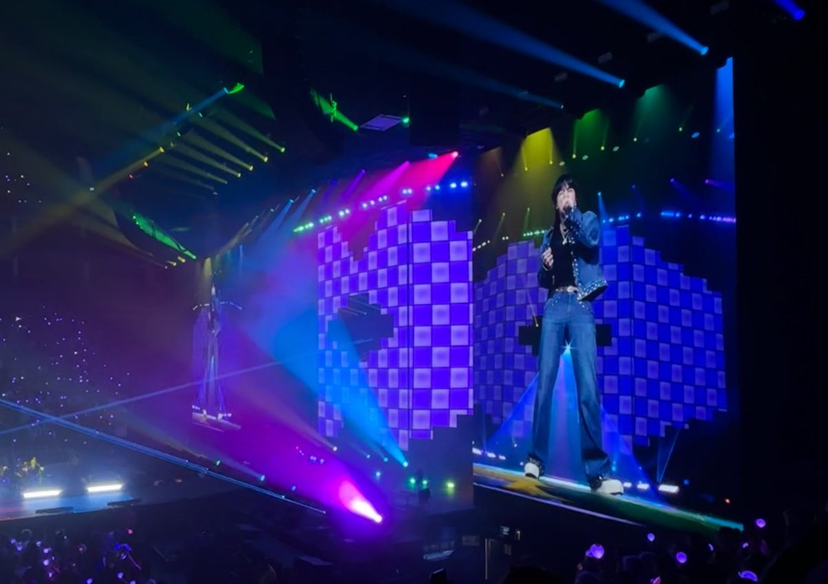 sunsetksj's tweet photo. special tweet for how intentionally beautiful and colourful the stage was set up 🥹 https://t.co/NrDmUn5J9r