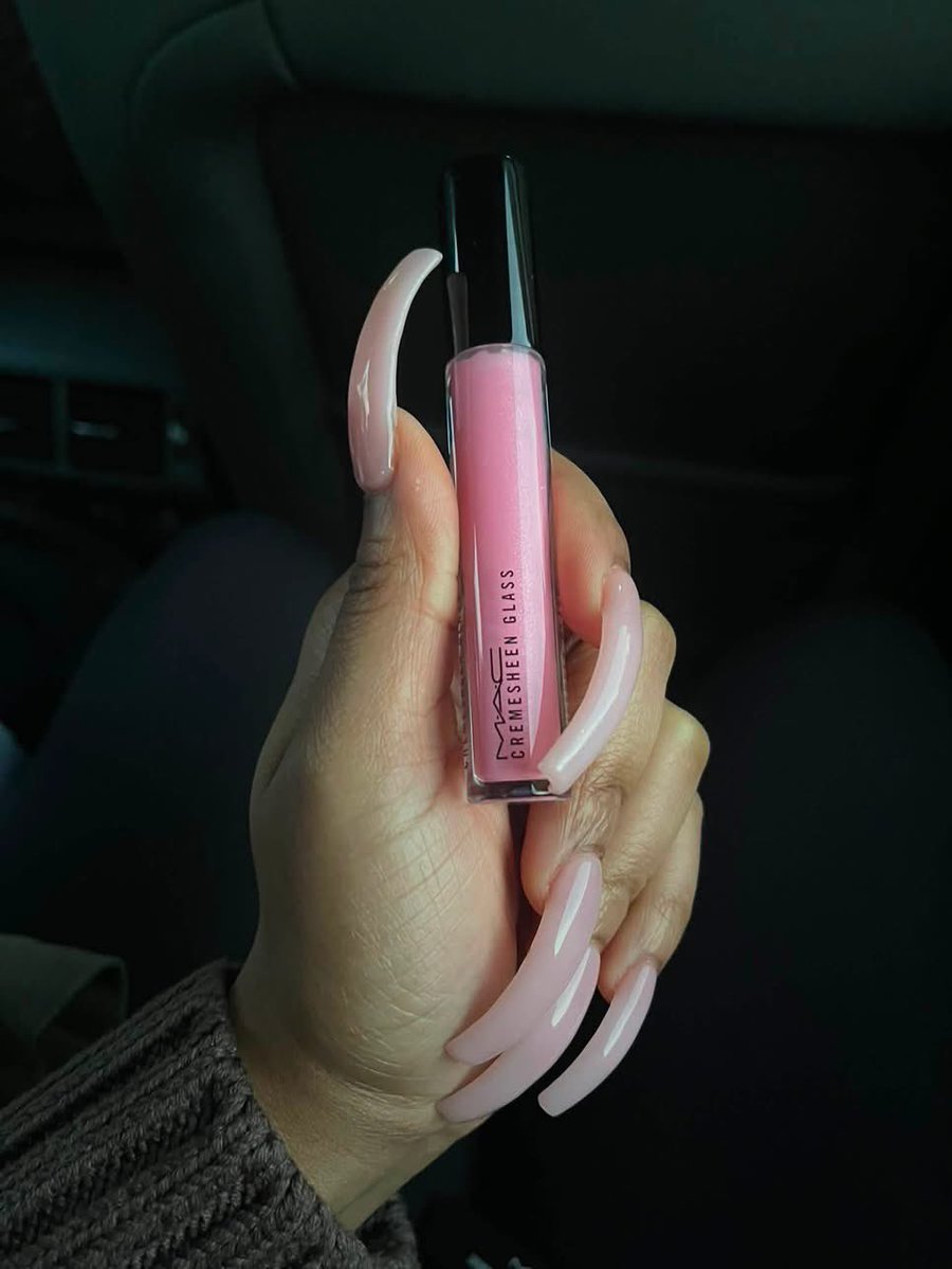 layxsnv's tweet photo. Mac got the best lippies out 😩😍💕 https://t.co/ghO1quNJJa