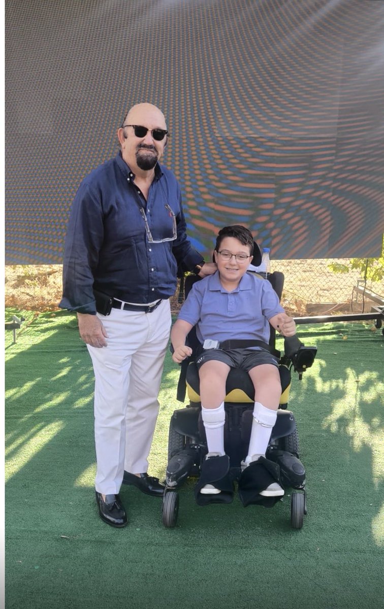 MigueldiazFtm's tweet photo. La semana pasada en Challenger de El Espinar, me volví a encontrar con Iker, un gran seguidor y entendido de nuestro Tenis. Disfruta viendo y comentando las jugadas de los Tenistas y siempre una gran simpatía. Gracias Iker por alegrarnos durante torneo, un placer volver a verte😊 https://t.co/EX5nmpsA2X