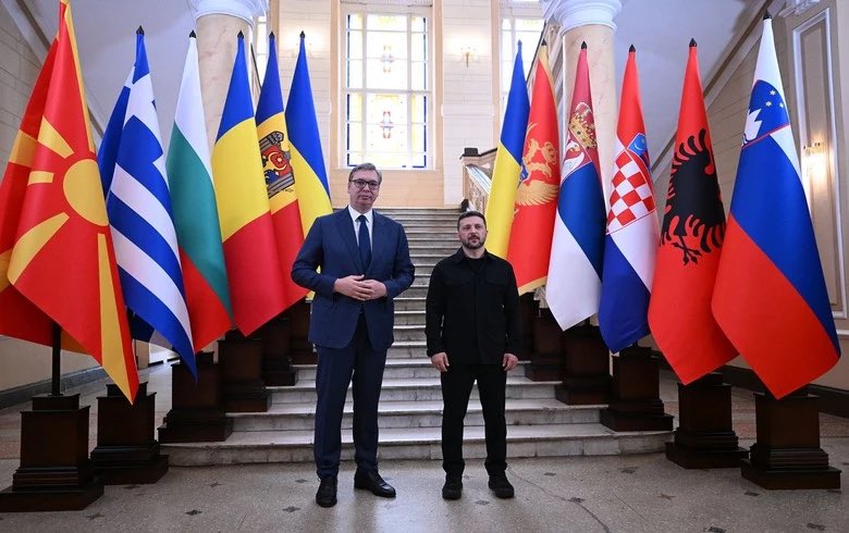 visegrad24's tweet photo. AFP reports that Zelensky will make his first visit to Serbia on Saturday where he will meet with President Vucic.

Serbian weapons and ammunition bought by Ukraine through third parties have caused significant Russian casualties

🇺🇦🇷🇸 https://t.co/UkvgHxJoxp