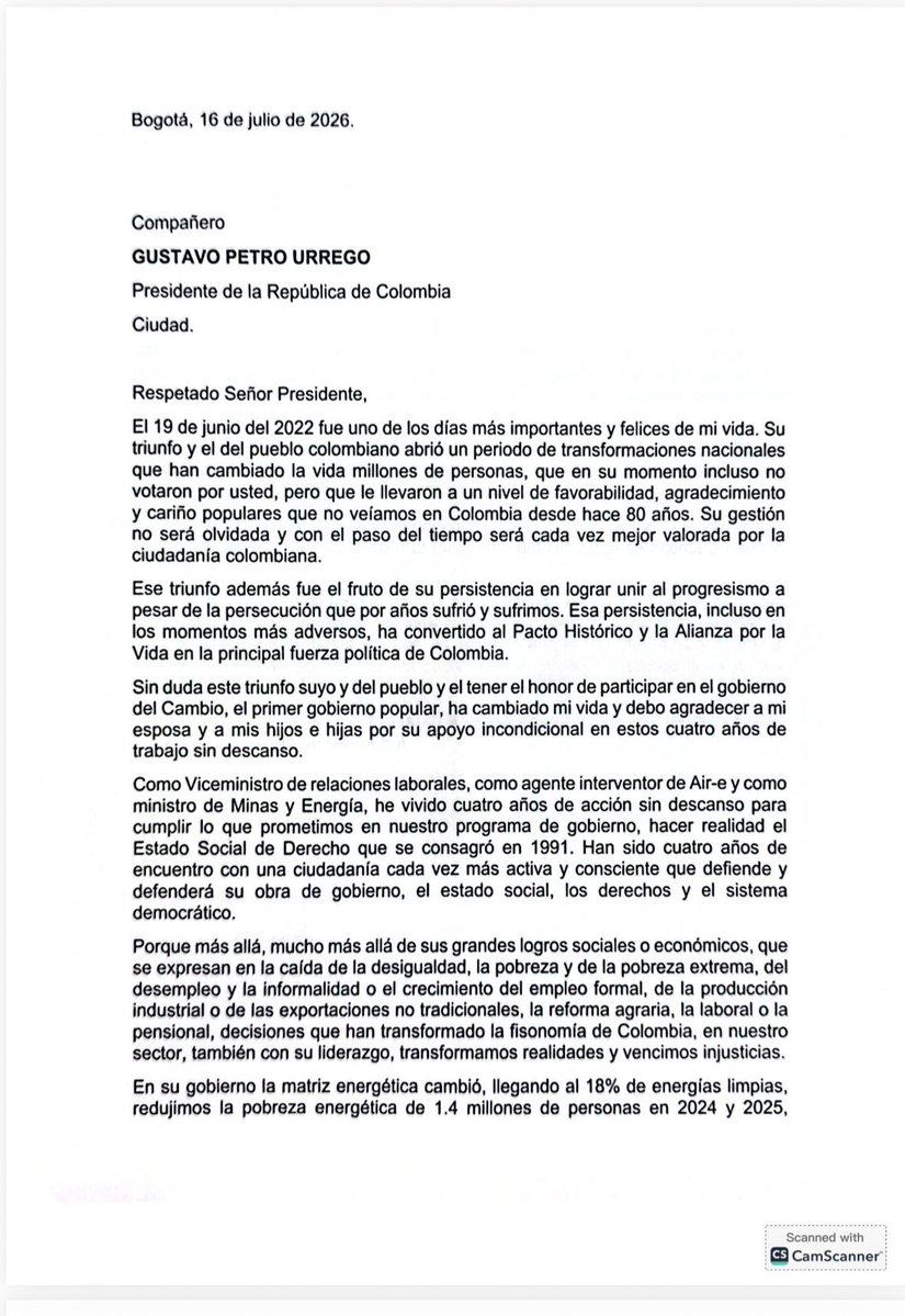 Melquisedec70's tweet photo. Muy atentos. Como les informé en primicia el 17 de julio, el señor @PalmaEdwin le había renunciado al presidente Petro. 

Hoy nos lo reconfirma @DianaSaray publicando la carta fechada el 16 de julio. Esos días, Palma intentó infructuosamente hablar con Petro para que no lo sacara. Pero sí logró quedarse hasta hoy. 

Ojo, hay mucho por investigar del paso de Palma por la junta directiva de Ecopetrol, la intervención de Air-e y el Ministerio de Minas.
