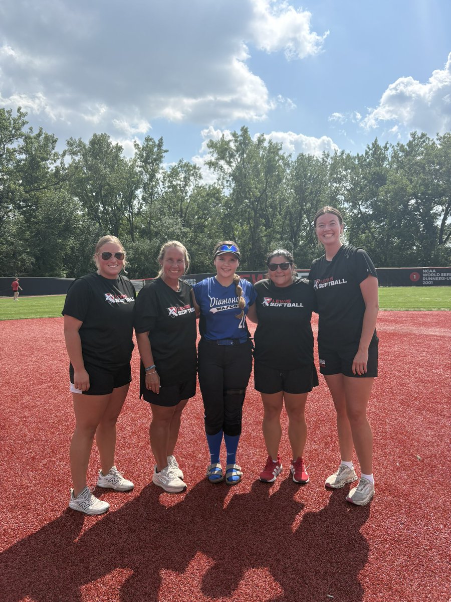 KRomanski28's tweet photo. Had a great time with @lewissoftball this past Tuesday at camp. Thank you so much @CoachBeckyPearl and @cierra_taylor16 for having me and putting together a great camp, I loved every minute of it and hope to be back soon! 
@WD16uJH @WascoDiamonds @iwlb77
@coach2morrow @ebner_sara @jillienwaldron @GrenAthletics