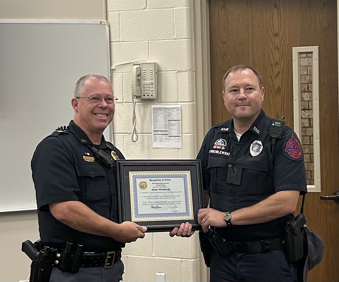 NEStatePatrol's tweet photo. 25 years and counting! Congrats to Trooper Bryan Wroblewski on reaching this awesome milestone!

#LifeOfService https://t.co/jvPbawtJC6