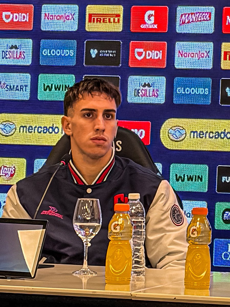 dataref_ar's tweet photo. 🔵🔴 “ES EL PRIMER CLÁSICO QUE ME VA A TOCAR JUGAR CON TANTA GENTE”

👤 Rodrigo Auzmendi, delantero de San Lorenzo, en la conferencia de prensa previa al clásico ante Huracán:

“Es el primer clásico que me va a tocar jugar con tanta gente. Me ha tocado jugar en otros clásicos, pero la gente de San Lorenzo es impresionante.

Siempre los miraba por televisión y ahora que lo estoy viviendo ahí en carne propia es algo muy lindo. Se siente mucho el apoyo y es un empuje extra que tenemos cuando jugamos de local. 

Hay que tratar de darles una alegría a ellos que se lo merecen y que nos han bancado en muchas malas. Esperemos que ahora empiecen a venir las buenas. Con ellos ahí al lado va a ser muy especial”.

#ConferenciaLPF.
