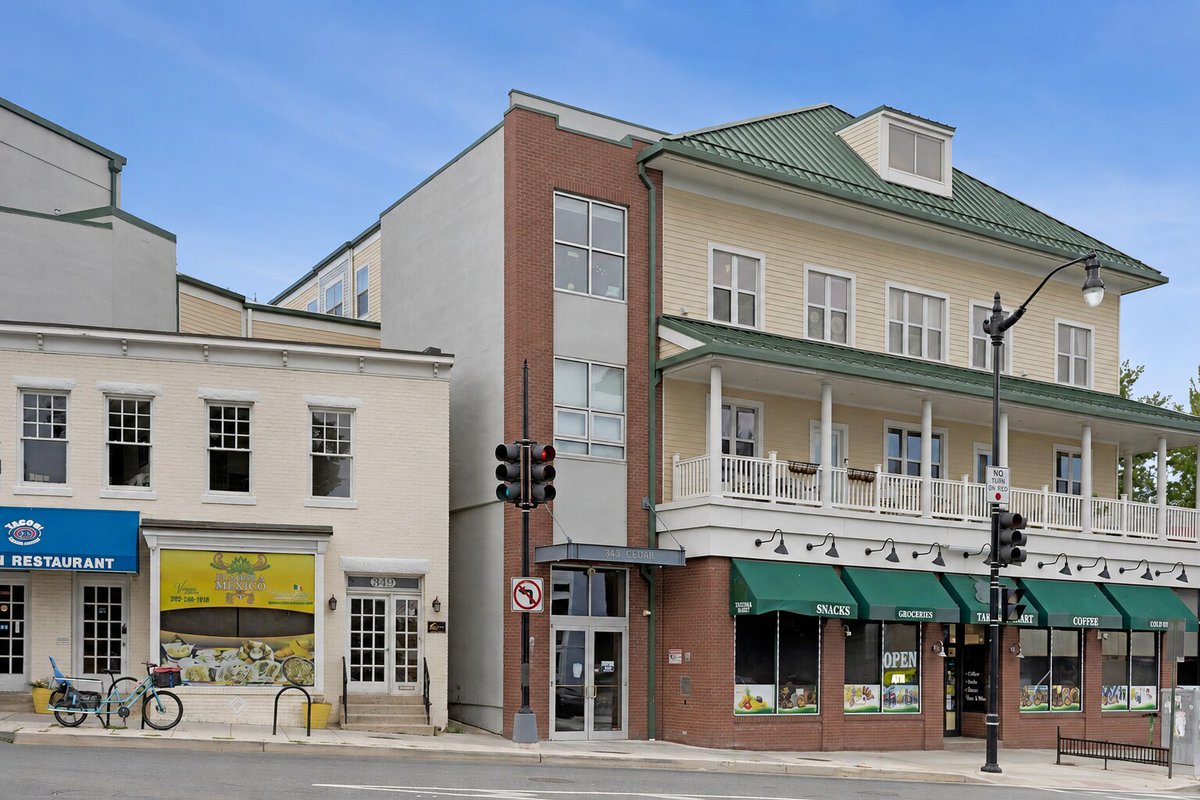 listingsnova's tweet photo. Bright spaces. Modern comfort. DC convenience.
Discover this two-level condo near Takoma Metro featuring a stylish kitchen, private balcony, and spacious primary suite.
Ready to see it for yourself? Call 571-462-2445 to schedule your private tour.
#WashingtonDC #DCRealEstate https://t.co/FlXT22FRIO
