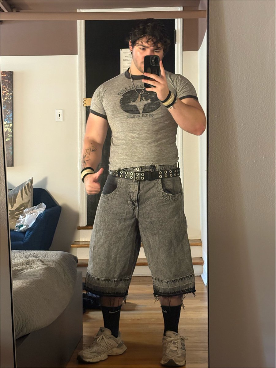 tyl0saur's tweet photo. today’s fit https://t.co/gtq8VBLGBG