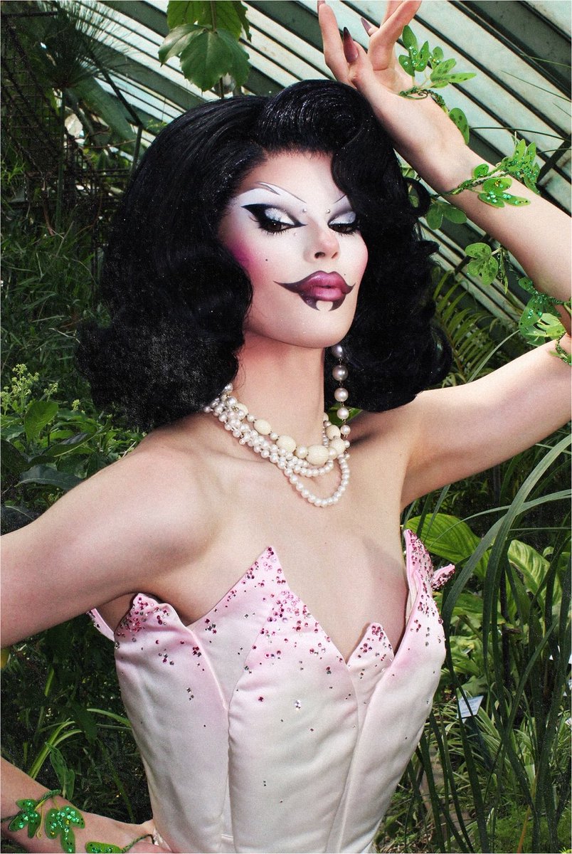 KINA2_2's tweet photo. What I noticed with these 3 eliminations is how easily and quickly they were ready to let them go. Malawitte could/should have stayed after that lipsync, Margarette and Fluffy both were sent home when they did great in the challenge.
#DragRaceFrance https://t.co/QJdiLt33NT