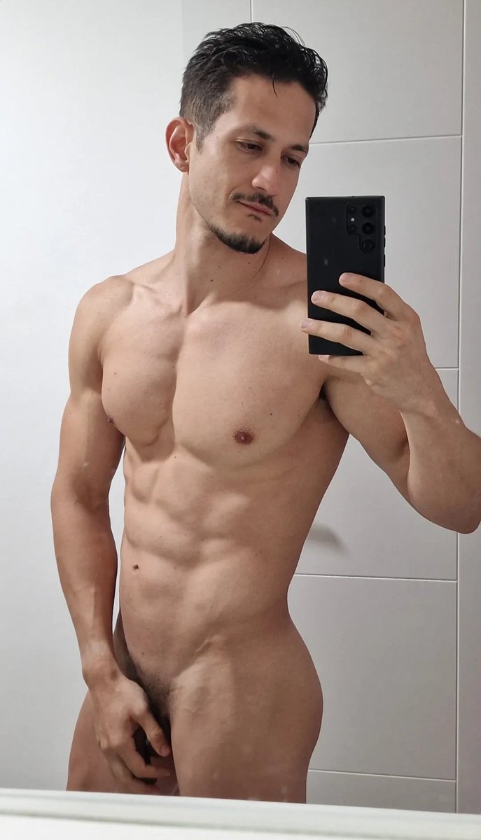 ELRsaH's tweet photo. After shower 🚿 https://t.co/kM7RGS2Pk2