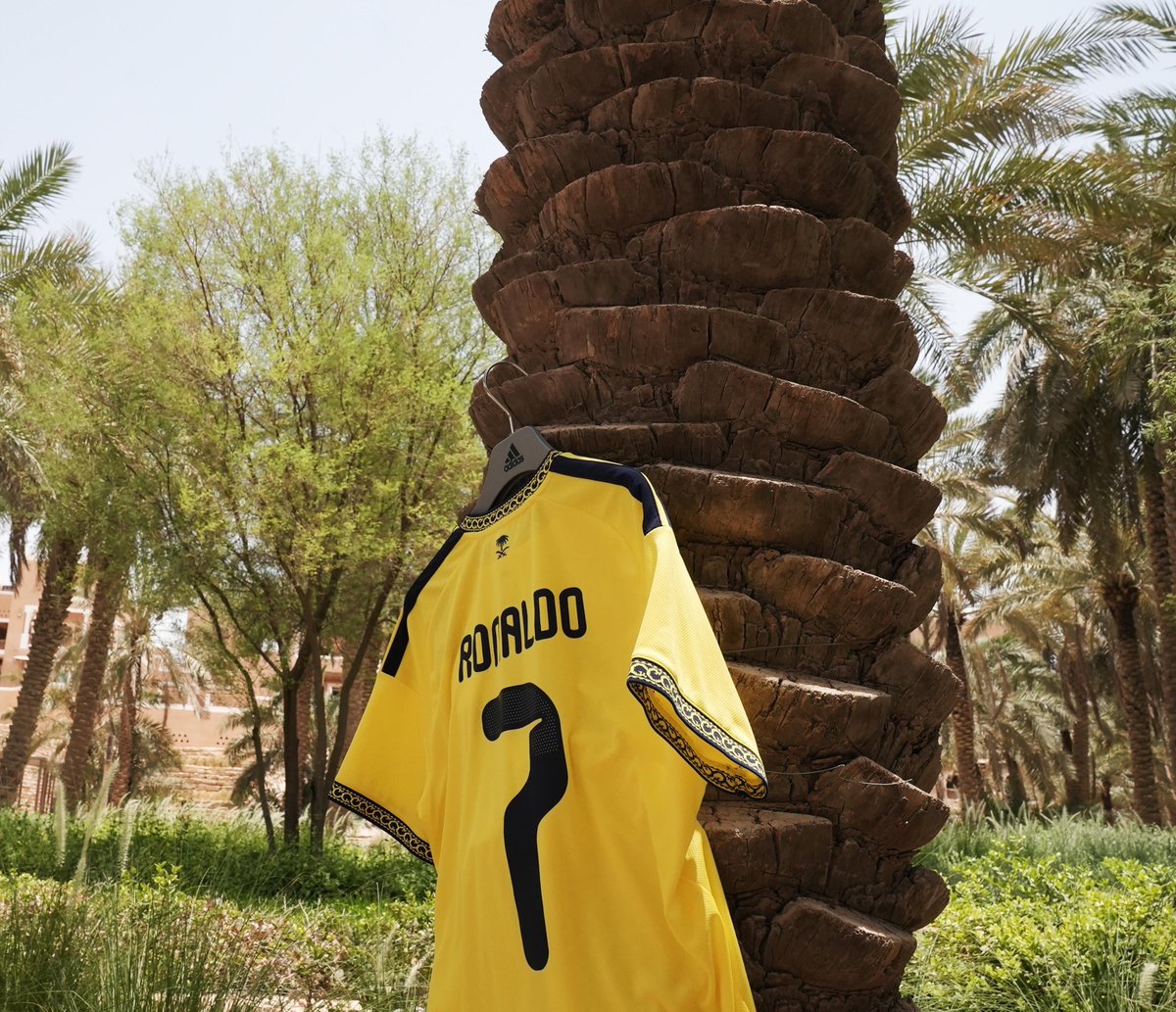 AlNassrFC_EN's tweet photo. More than our colours.
A symbol of who we are. 💛💙

The official Nassr 26/27 Home Kit.
Wear the Spirit of Najd.

 Dropping tomorrow online and at Nassr stores. https://t.co/Qe4lPHnguE